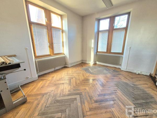 Ensemble immobilier d'environ 373 m2 sur 24.25 ares à Ingwiller.