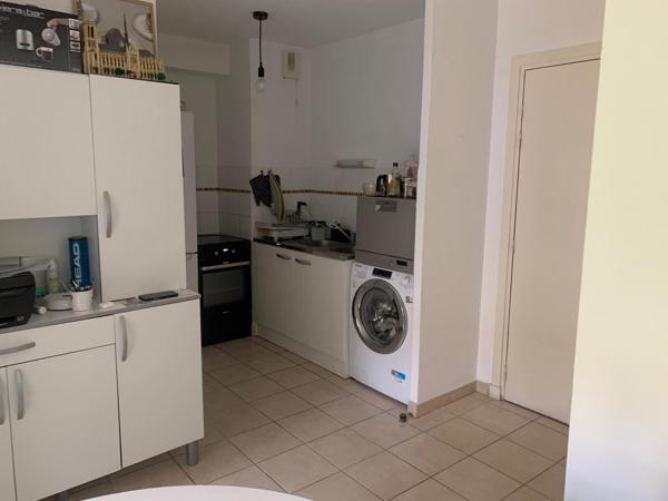 UZES centre Appartement T2 standing + Garage