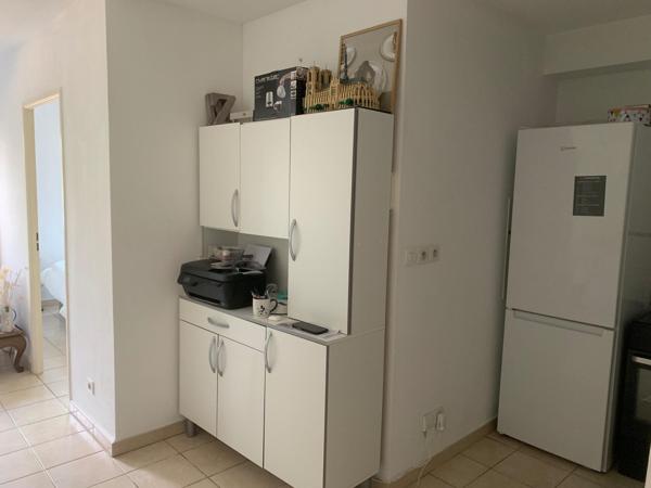 UZES centre Appartement T2 standing + Garage