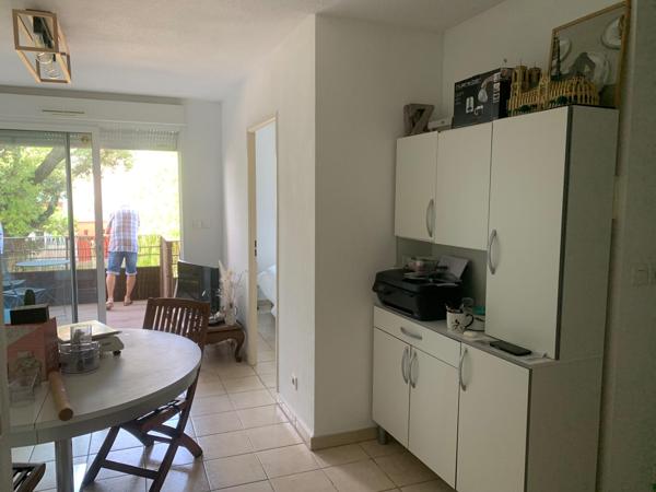 UZES centre Appartement T2 standing + Garage