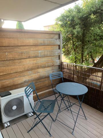 UZES centre Appartement T2 standing + Garage