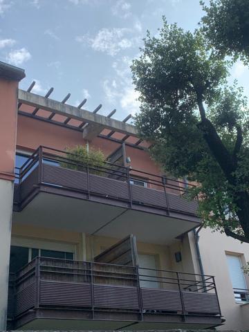 UZES centre Appartement T2 standing + Garage