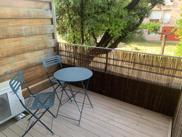 UZES centre Appartement T2 standing + Garage