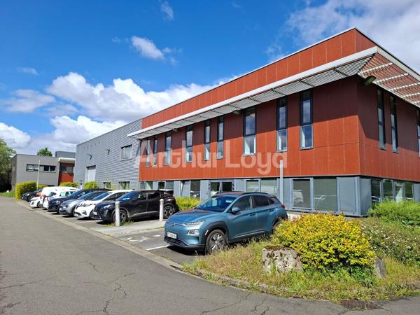 Immeuble indépendant à louer à Wambrechies - Bureaux avec stockage, parkings privatifs et accès rapide métropole lilloise