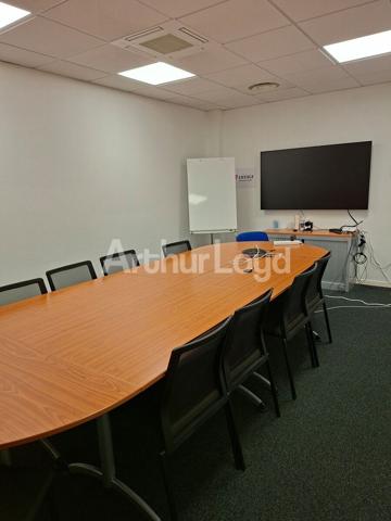 Immeuble indépendant à louer à Wambrechies - Bureaux avec stockage, parkings privatifs et accès rapide métropole lilloise