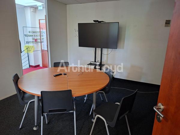 Immeuble indépendant à louer à Wambrechies - Bureaux avec stockage, parkings privatifs et accès rapide métropole lilloise