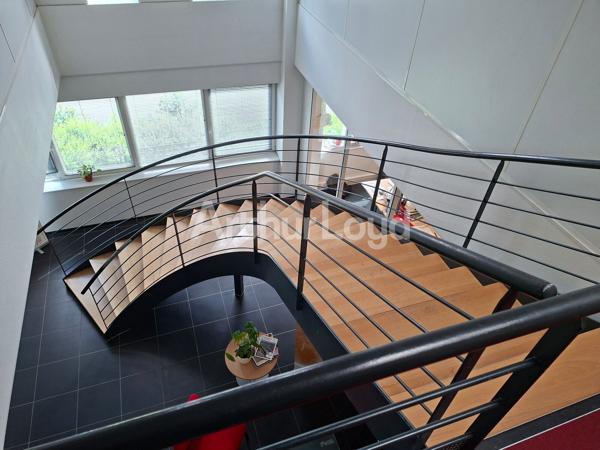 Immeuble indépendant à louer à Wambrechies - Bureaux avec stockage, parkings privatifs et accès rapide métropole lilloise