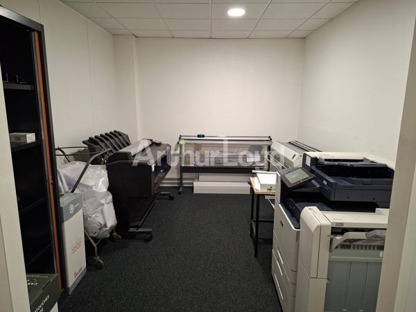 Immeuble indépendant à louer à Wambrechies - Bureaux avec stockage, parkings privatifs et accès rapide métropole lilloise