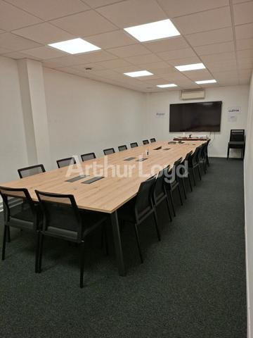 Immeuble indépendant à louer à Wambrechies - Bureaux avec stockage, parkings privatifs et accès rapide métropole lilloise