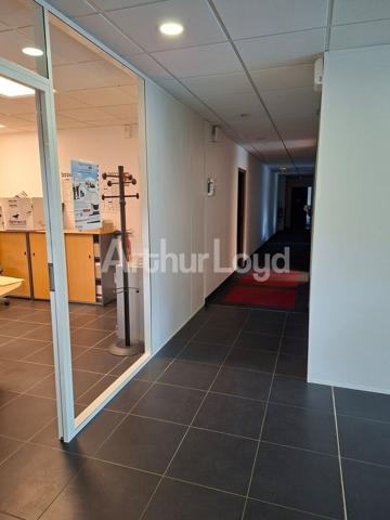 Immeuble indépendant à louer à Wambrechies - Bureaux avec stockage, parkings privatifs et accès rapide métropole lilloise