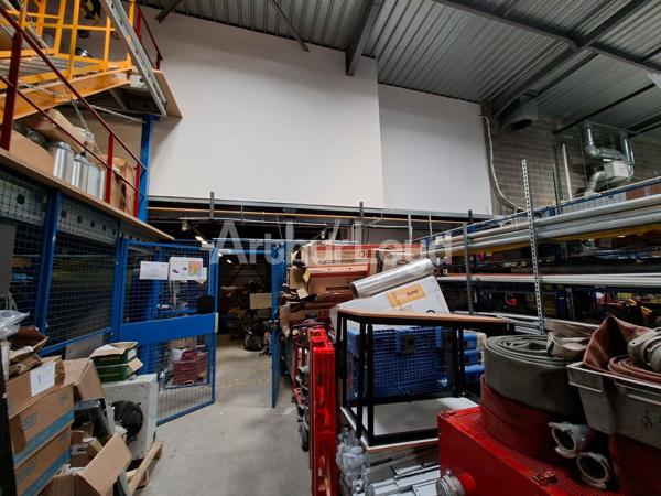 Immeuble indépendant à louer à Wambrechies - Bureaux avec stockage, parkings privatifs et accès rapide métropole lilloise