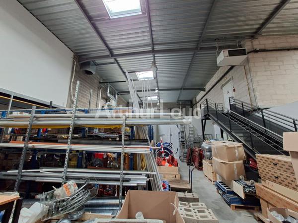 Immeuble indépendant à louer à Wambrechies - Bureaux avec stockage, parkings privatifs et accès rapide métropole lilloise