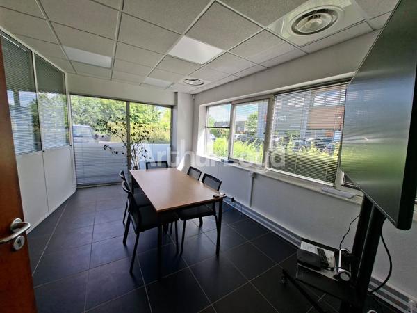 Immeuble indépendant à louer à Wambrechies - Bureaux avec stockage, parkings privatifs et accès rapide métropole lilloise
