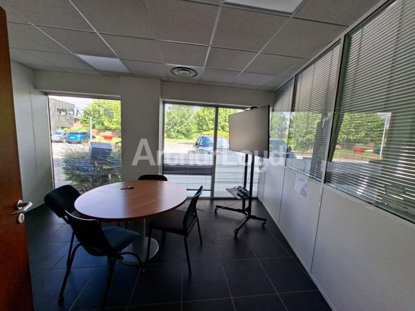 Immeuble indépendant à louer à Wambrechies - Bureaux avec stockage, parkings privatifs et accès rapide métropole lilloise