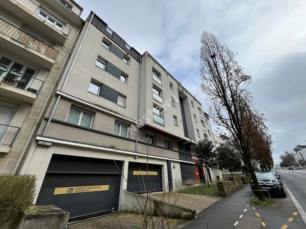 Nantes Schuman : En vente ! Appartement T1 de 34 m², résidence 2015 avec ascenseur, pièce de vie avec cuisine A/E exposée Ouest.