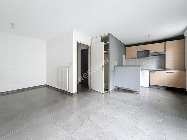 Nantes Schuman : En vente ! Appartement T1 de 34 m², résidence 2015 avec ascenseur, pièce de vie avec cuisine A/E exposée Ouest.