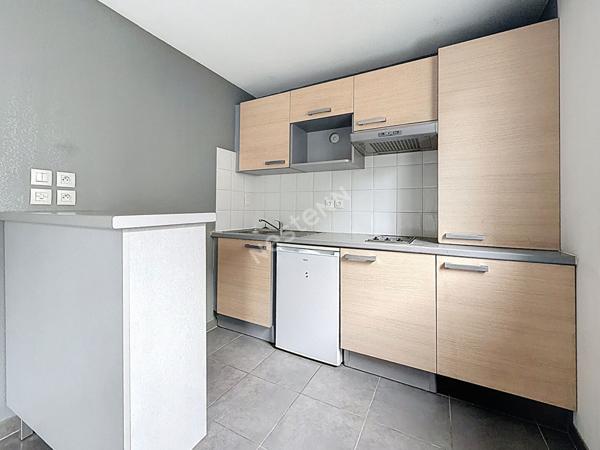 Nantes Schuman : En vente ! Appartement T1 de 34 m², résidence 2015 avec ascenseur, pièce de vie avec cuisine A/E exposée Ouest.