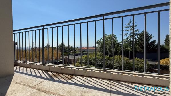 Grand T2  CALUIRE VASSIEUX avec balcon et jardin commun