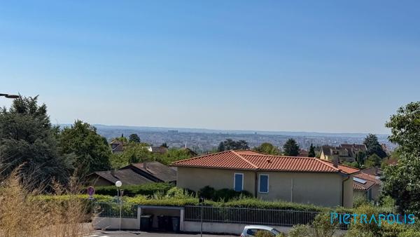 Grand T2  CALUIRE VASSIEUX avec balcon et jardin commun