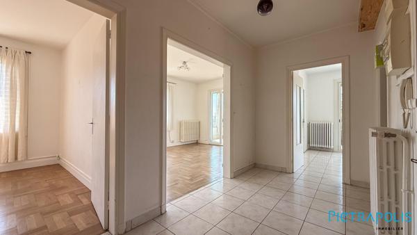 Grand T2  CALUIRE VASSIEUX avec balcon et jardin commun