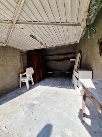 Appartement 3 pièces de 49 m2 avec garage , cellier et place de parking 11100 Narbonne Plage Découvrez ce charmant appartement 3 pièces de 49,21 m² , idéalement situé dans un quartier calme et recherché , avec un accès direct à la plage . "Possibilité d'acquérir l'appartement avec un garage de 15 m2.