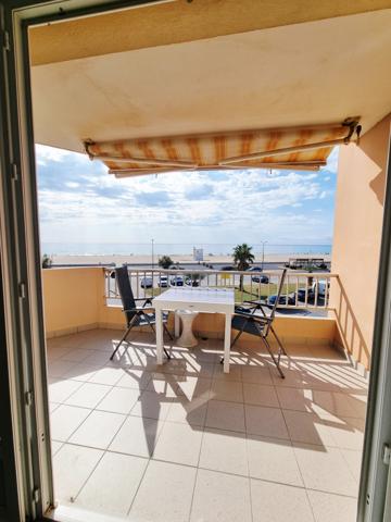Appartement 3 pièces de 49 m2 avec garage , cellier et place de parking 11100 Narbonne Plage Découvrez ce charmant appartement 3 pièces de 49,21 m² , idéalement situé dans un quartier calme et recherché , avec un accès direct à la plage . "Possibilité d'acquérir l'appartement avec un garage de 15 m2.