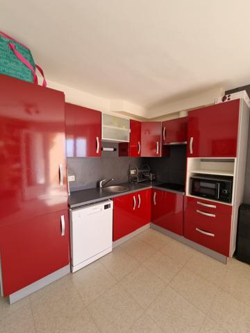 Appartement 3 pièces de 49 m2 avec garage , cellier et place de parking 11100 Narbonne Plage Découvrez ce charmant appartement 3 pièces de 49,21 m² , idéalement situé dans un quartier calme et recherché , avec un accès direct à la plage . "Possibilité d'acquérir l'appartement avec un garage de 15 m2.