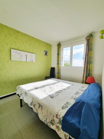 Appartement 3 pièces de 49 m2 avec garage , cellier et place de parking 11100 Narbonne Plage Découvrez ce charmant appartement 3 pièces de 49,21 m² , idéalement situé dans un quartier calme et recherché , avec un accès direct à la plage . "Possibilité d'acquérir l'appartement avec un garage de 15 m2.