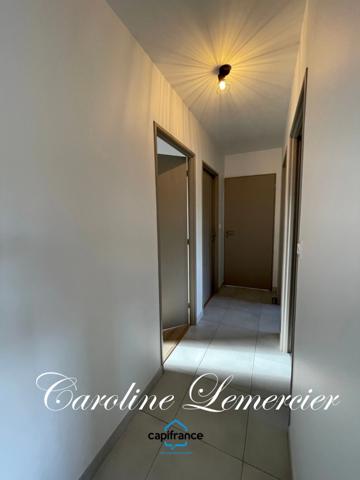 Maison à vendre 4 pièces (72)Maison contemporaine à toit plat 98 m² habitables, 3 chambres, terrain de 700 m², piscine chauffée