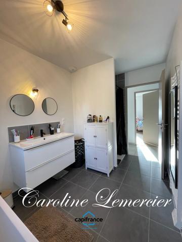 Maison à vendre 4 pièces (72)Maison contemporaine à toit plat 98 m² habitables, 3 chambres, terrain de 700 m², piscine chauffée