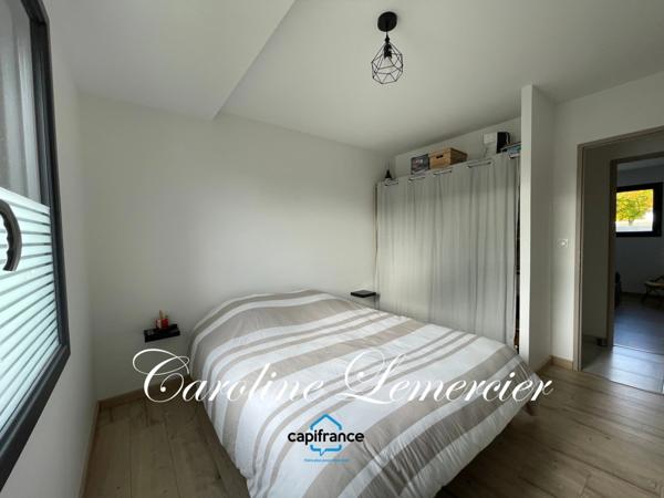 Maison à vendre 4 pièces (72)Maison contemporaine à toit plat 98 m² habitables, 3 chambres, terrain de 700 m², piscine chauffée