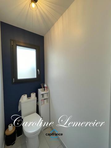 Maison à vendre 4 pièces (72)Maison contemporaine à toit plat 98 m² habitables, 3 chambres, terrain de 700 m², piscine chauffée