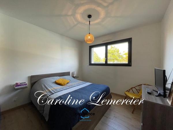 Maison à vendre 4 pièces (72)Maison contemporaine à toit plat 98 m² habitables, 3 chambres, terrain de 700 m², piscine chauffée