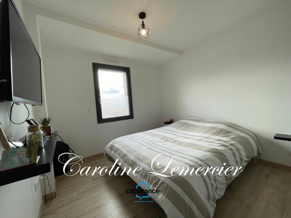 Maison à vendre 4 pièces (72)Maison contemporaine à toit plat 98 m² habitables, 3 chambres, terrain de 700 m², piscine chauffée