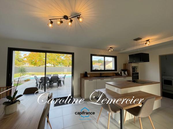 Maison à vendre 4 pièces (72)Maison contemporaine à toit plat 98 m² habitables, 3 chambres, terrain de 700 m², piscine chauffée
