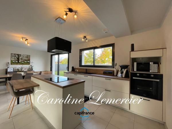 Maison à vendre 4 pièces (72)Maison contemporaine à toit plat 98 m² habitables, 3 chambres, terrain de 700 m², piscine chauffée