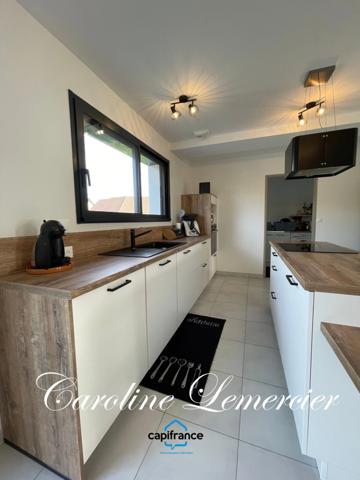 Maison à vendre 4 pièces (72)Maison contemporaine à toit plat 98 m² habitables, 3 chambres, terrain de 700 m², piscine chauffée