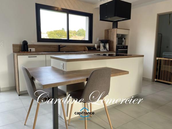 Maison à vendre 4 pièces (72)Maison contemporaine à toit plat 98 m² habitables, 3 chambres, terrain de 700 m², piscine chauffée