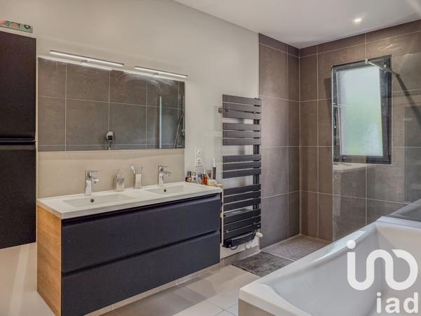 Maison à vendre 8 pièces 213 m² Lyon 9