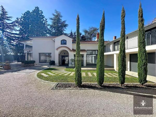 Vente Maison 8 pièces 270 m2 à Riorges