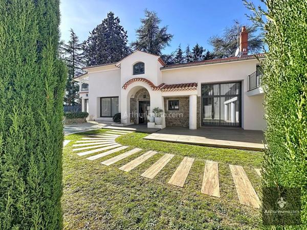 Vente Maison 8 pièces 270 m2 à Riorges