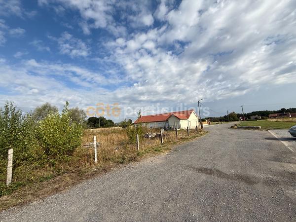 Vente
                Maison339,79 m² - 1 Pièce -
                    MUILLE VILLETTE (80400)