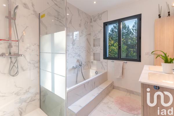 Maison à vendre 6 pièces 135 m² Condé-Sainte-Libiaire