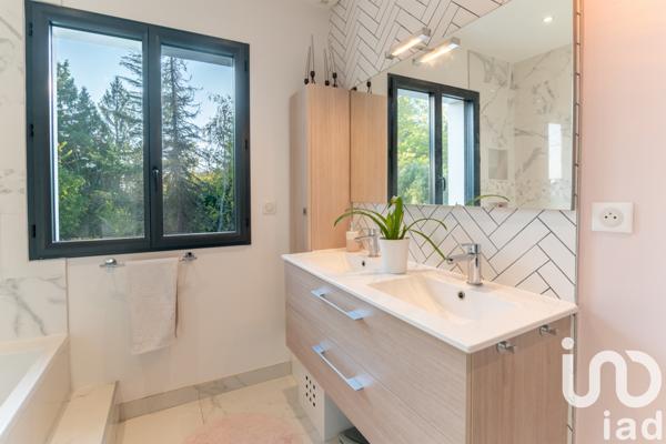 Maison à vendre 6 pièces 135 m² Condé-Sainte-Libiaire