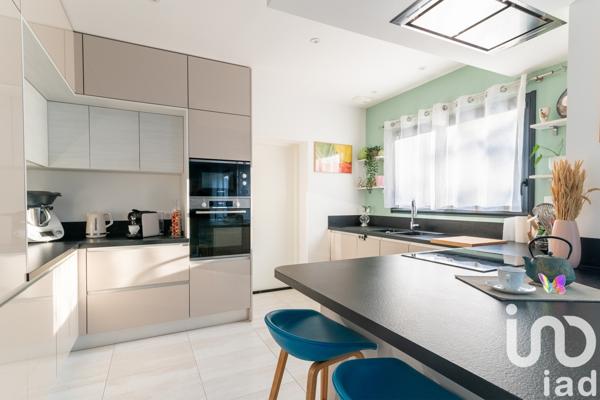 Maison à vendre 6 pièces 135 m² Condé-Sainte-Libiaire