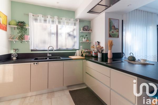 Maison à vendre 6 pièces 135 m² Condé-Sainte-Libiaire