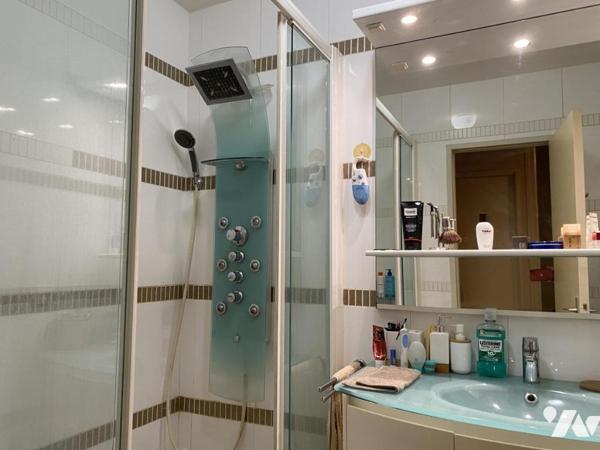 Appartement T4, en rez-de-jardin, cave, parking privatif