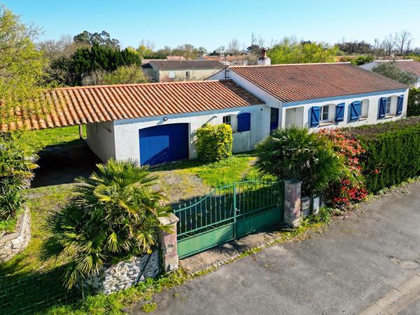 Maison au calme d'une impasse avec vue dégagée à 500m du bourg