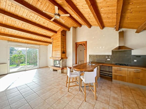 Maison au calme d'une impasse avec vue dégagée à 500m du bourg