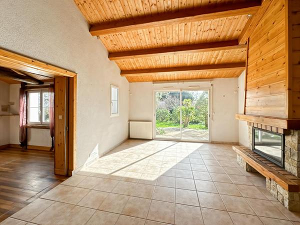 Maison au calme d'une impasse avec vue dégagée à 500m du bourg